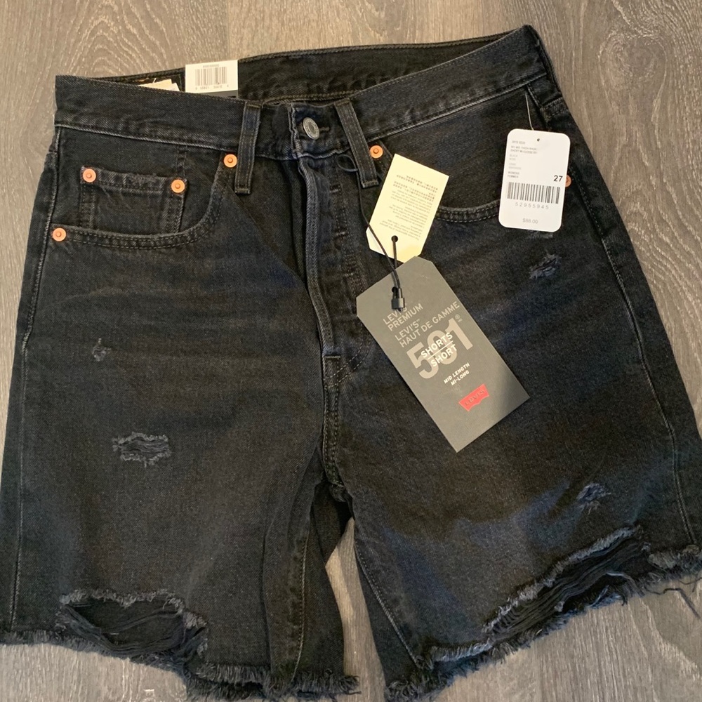 Levi’s 501 mid thigh shorts